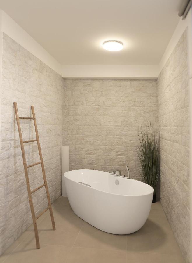 Apartments Terra Sun With Private Pool Or Jacuzzi นยีวีเซ ภายนอก รูปภาพ